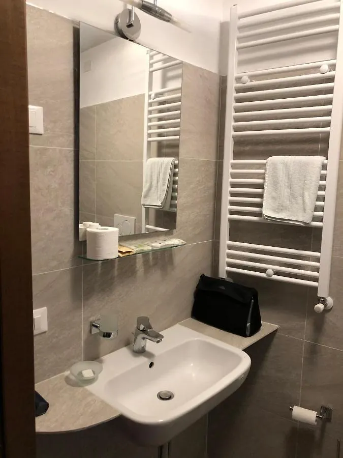 Hotel Nuovo Milan 0*,